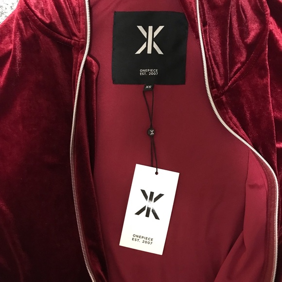 ONEPIECE original red velour onesie - Picture 3 of 15